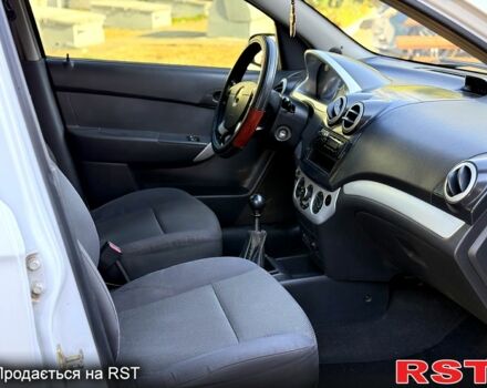 Белый Шевроле Авео, объемом двигателя 1.5 л и пробегом 187 тыс. км за 3000 $, фото 5 на Automoto.ua