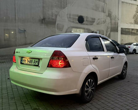 Белый Шевроле Авео, объемом двигателя 1.5 л и пробегом 196 тыс. км за 2900 $, фото 3 на Automoto.ua