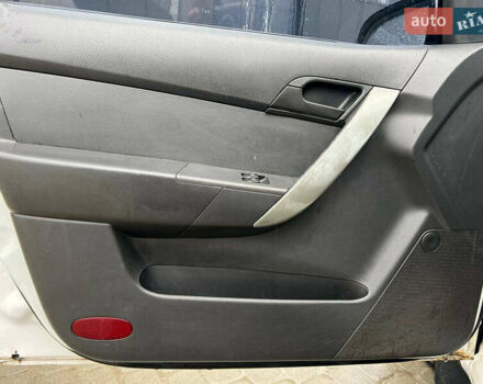 Белый Шевроле Авео, объемом двигателя 1.5 л и пробегом 211 тыс. км за 3640 $, фото 13 на Automoto.ua