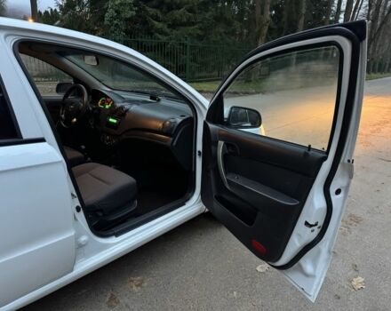 Белый Шевроле Авео, объемом двигателя 1.5 л и пробегом 242 тыс. км за 2650 $, фото 17 на Automoto.ua