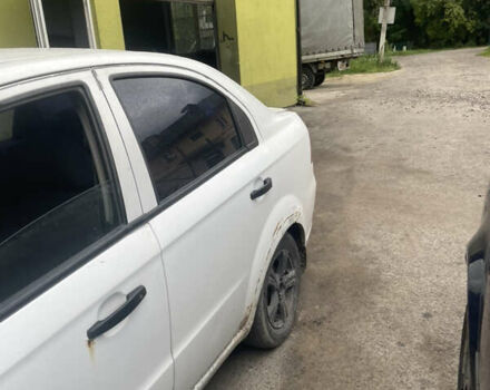 Белый Шевроле Авео, объемом двигателя 1.5 л и пробегом 242 тыс. км за 1500 $, фото 3 на Automoto.ua