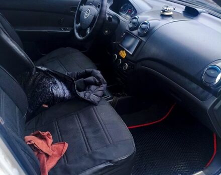 Белый Шевроле Авео, объемом двигателя 1.5 л и пробегом 205 тыс. км за 3400 $, фото 2 на Automoto.ua