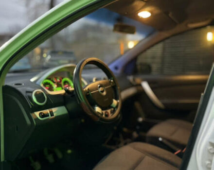 Белый Шевроле Авео, объемом двигателя 1.5 л и пробегом 196 тыс. км за 2900 $, фото 4 на Automoto.ua