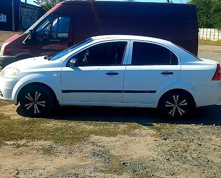Белый Шевроле Авео, объемом двигателя 1.5 л и пробегом 0 тыс. км за 3300 $, фото 1 на Automoto.ua