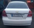 Белый Шевроле Авео, объемом двигателя 1.6 л и пробегом 400 тыс. км за 1650 $, фото 1 на Automoto.ua