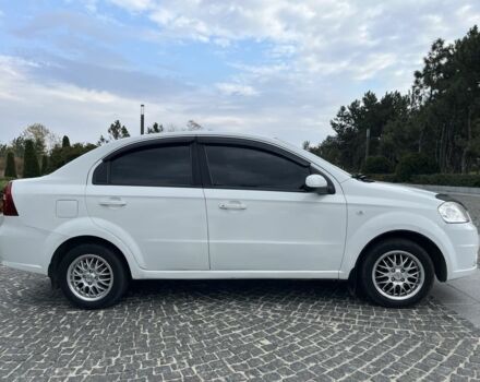 Белый Шевроле Авео, объемом двигателя 1.6 л и пробегом 268 тыс. км за 3700 $, фото 2 на Automoto.ua