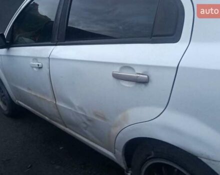 Белый Шевроле Авео, объемом двигателя 1.6 л и пробегом 400 тыс. км за 1650 $, фото 6 на Automoto.ua
