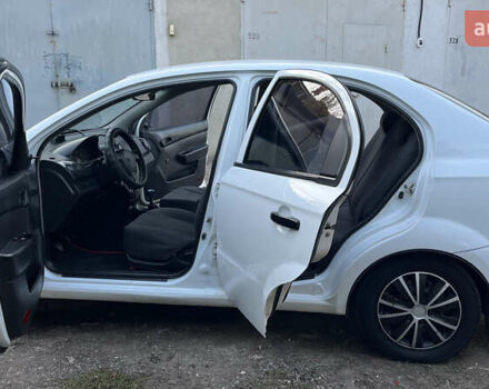 Білий Шевроле Авео, об'ємом двигуна 1.5 л та пробігом 220 тис. км за 3300 $, фото 21 на Automoto.ua