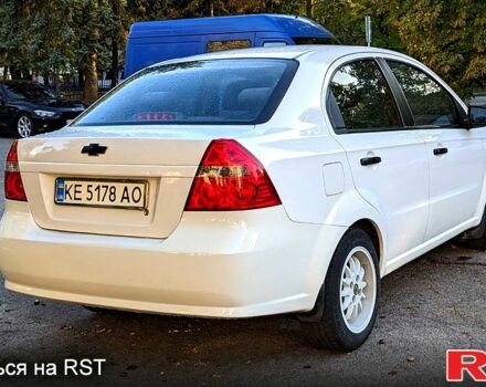 Белый Шевроле Авео, объемом двигателя 1.5 л и пробегом 195 тыс. км за 3900 $, фото 4 на Automoto.ua