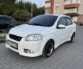 Белый Шевроле Авео, объемом двигателя 1.6 л и пробегом 253 тыс. км за 4000 $, фото 1 на Automoto.ua