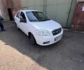 Белый Шевроле Авео, объемом двигателя 1.5 л и пробегом 301 тыс. км за 2399 $, фото 1 на Automoto.ua