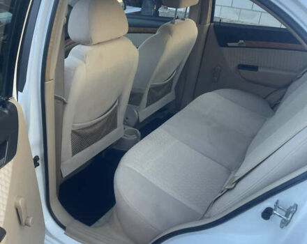 Белый Шевроле Авео, объемом двигателя 1.6 л и пробегом 208 тыс. км за 3500 $, фото 4 на Automoto.ua