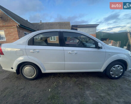 Белый Шевроле Авео, объемом двигателя 1.6 л и пробегом 208 тыс. км за 3500 $, фото 6 на Automoto.ua