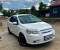 Белый Шевроле Авео, объемом двигателя 1.5 л и пробегом 700 тыс. км за 2300 $, фото 1 на Automoto.ua