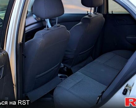 Белый Шевроле Авео, объемом двигателя 1.5 л и пробегом 195 тыс. км за 3900 $, фото 6 на Automoto.ua