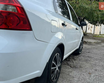 Білий Шевроле Авео, об'ємом двигуна 1.5 л та пробігом 220 тис. км за 3300 $, фото 5 на Automoto.ua