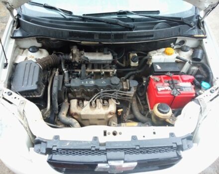 Белый Шевроле Авео, объемом двигателя 1.5 л и пробегом 275 тыс. км за 4000 $, фото 6 на Automoto.ua