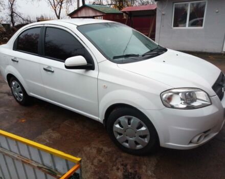 Белый Шевроле Авео, объемом двигателя 1.5 л и пробегом 275 тыс. км за 4000 $, фото 1 на Automoto.ua
