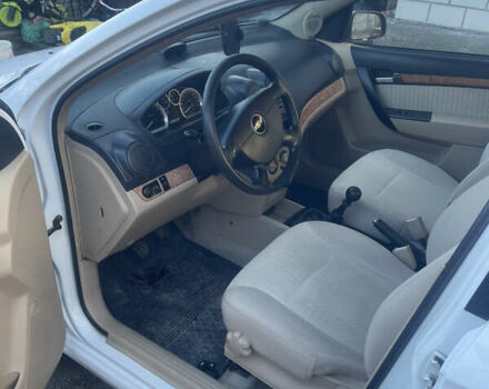 Белый Шевроле Авео, объемом двигателя 1.6 л и пробегом 208 тыс. км за 3500 $, фото 3 на Automoto.ua