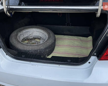 Білий Шевроле Авео, об'ємом двигуна 1.5 л та пробігом 220 тис. км за 3300 $, фото 1 на Automoto.ua