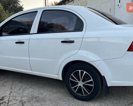 Білий Шевроле Авео, об'ємом двигуна 1.5 л та пробігом 220 тис. км за 3300 $, фото 2 на Automoto.ua