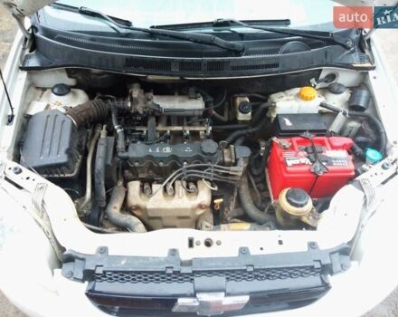 Білий Шевроле Авео, об'ємом двигуна 1.5 л та пробігом 275 тис. км за 4000 $, фото 4 на Automoto.ua