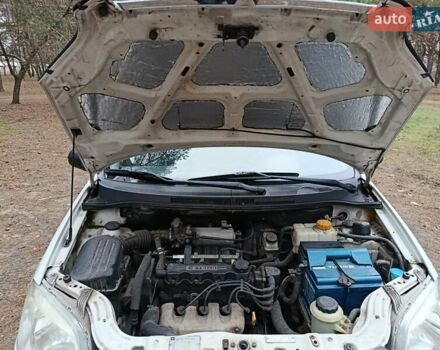 Белый Шевроле Авео, объемом двигателя 1.5 л и пробегом 110 тыс. км за 4000 $, фото 19 на Automoto.ua