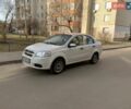 Белый Шевроле Авео, объемом двигателя 1.5 л и пробегом 308 тыс. км за 3000 $, фото 1 на Automoto.ua