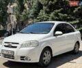 Белый Шевроле Авео, объемом двигателя 1.6 л и пробегом 230 тыс. км за 3450 $, фото 1 на Automoto.ua