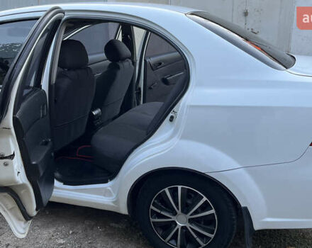Білий Шевроле Авео, об'ємом двигуна 1.5 л та пробігом 220 тис. км за 3300 $, фото 27 на Automoto.ua