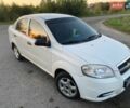Белый Шевроле Авео, объемом двигателя 1.5 л и пробегом 330 тыс. км за 3400 $, фото 1 на Automoto.ua