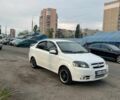 Белый Шевроле Авео, объемом двигателя 1.6 л и пробегом 430 тыс. км за 2800 $, фото 1 на Automoto.ua