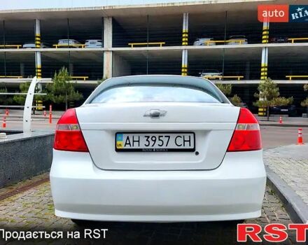 Белый Шевроле Авео, объемом двигателя 1.5 л и пробегом 200 тыс. км за 3200 $, фото 8 на Automoto.ua