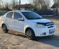 Белый Шевроле Авео, объемом двигателя 1.6 л и пробегом 210 тыс. км за 2600 $, фото 2 на Automoto.ua
