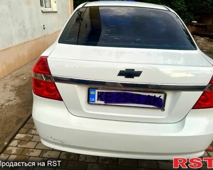 Белый Шевроле Авео, объемом двигателя 1.6 л и пробегом 198 тыс. км за 4000 $, фото 5 на Automoto.ua