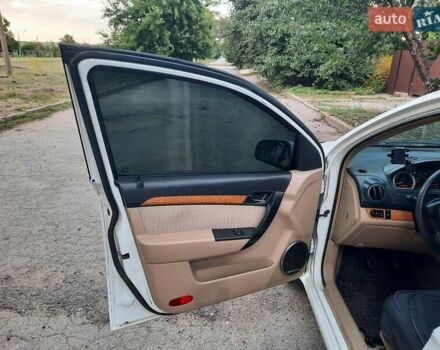 Белый Шевроле Авео, объемом двигателя 1.59 л и пробегом 188 тыс. км за 2999 $, фото 8 на Automoto.ua