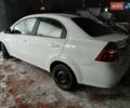 Белый Шевроле Авео, объемом двигателя 1.6 л и пробегом 300 тыс. км за 2700 $, фото 2 на Automoto.ua