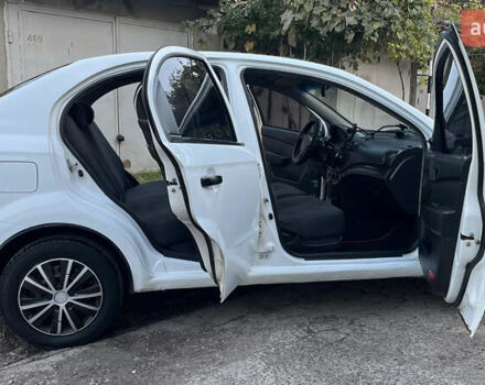 Білий Шевроле Авео, об'ємом двигуна 1.5 л та пробігом 220 тис. км за 3300 $, фото 14 на Automoto.ua