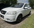 Белый Шевроле Авео, объемом двигателя 1.6 л и пробегом 203 тыс. км за 4200 $, фото 1 на Automoto.ua