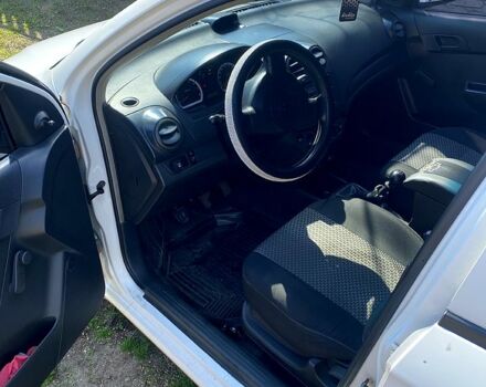 Белый Шевроле Авео, объемом двигателя 1.5 л и пробегом 343 тыс. км за 3100 $, фото 5 на Automoto.ua