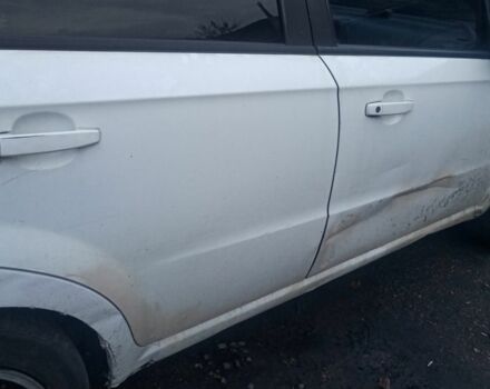 Белый Шевроле Авео, объемом двигателя 1.5 л и пробегом 200 тыс. км за 2850 $, фото 5 на Automoto.ua