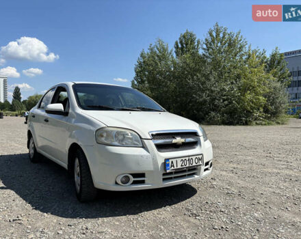 Белый Шевроле Авео, объемом двигателя 1.5 л и пробегом 252 тыс. км за 2900 $, фото 3 на Automoto.ua