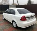 Белый Шевроле Авео, объемом двигателя 1.6 л и пробегом 228 тыс. км за 4200 $, фото 3 на Automoto.ua