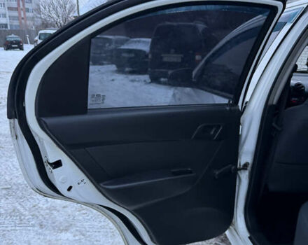 Белый Шевроле Авео, объемом двигателя 1.5 л и пробегом 276 тыс. км за 3500 $, фото 32 на Automoto.ua