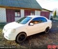 Белый Шевроле Авео, объемом двигателя 1.6 л и пробегом 300 тыс. км за 3500 $, фото 1 на Automoto.ua