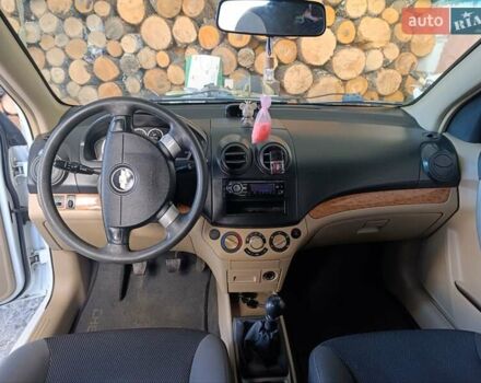 Білий Шевроле Авео, об'ємом двигуна 1.6 л та пробігом 170 тис. км за 3800 $, фото 1 на Automoto.ua