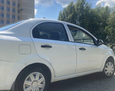 Белый Шевроле Авео, объемом двигателя 1.5 л и пробегом 252 тыс. км за 2900 $, фото 5 на Automoto.ua