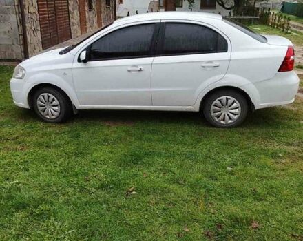 Белый Шевроле Авео, объемом двигателя 1.6 л и пробегом 182 тыс. км за 3300 $, фото 2 на Automoto.ua