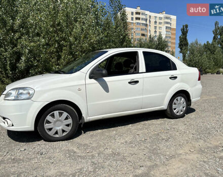 Белый Шевроле Авео, объемом двигателя 1.5 л и пробегом 252 тыс. км за 2900 $, фото 11 на Automoto.ua