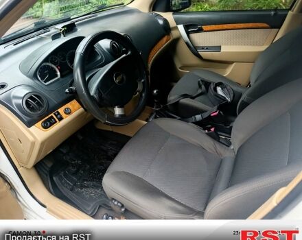 Белый Шевроле Авео, объемом двигателя 1.6 л и пробегом 247 тыс. км за 2999 $, фото 4 на Automoto.ua